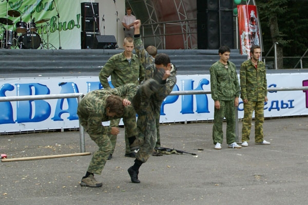 Русский стиль: от удара ногой.